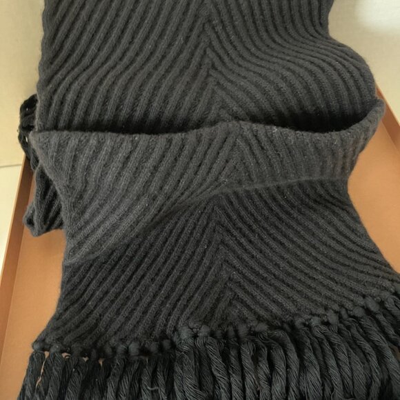 Louis Vuitton Large Rib Scarf with Pockets Wool Cashmere Blend Black Preloved - Picture 6 of 6